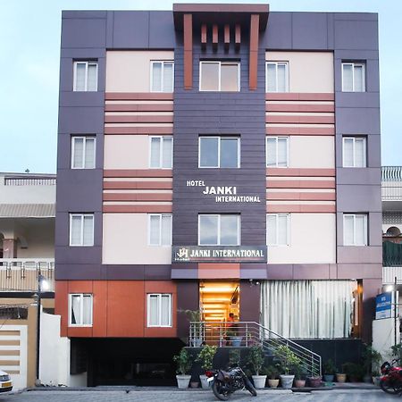 Hotel Janki International 3 Km From Kashi Vishwanath Temple Free Pickup From Railway Station Βαρανάσι Εξωτερικό φωτογραφία