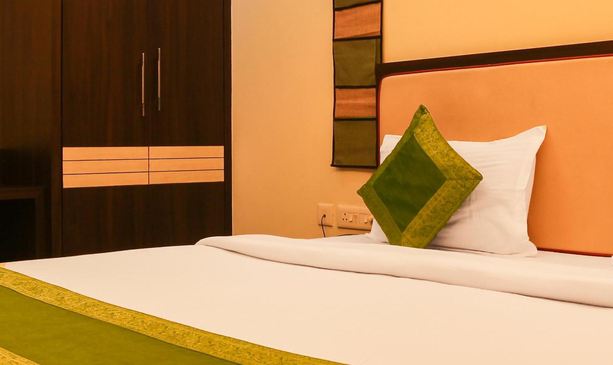 Hotel Janki International 3 Km From Kashi Vishwanath Temple Free Pickup From Railway Station Βαρανάσι Εξωτερικό φωτογραφία
