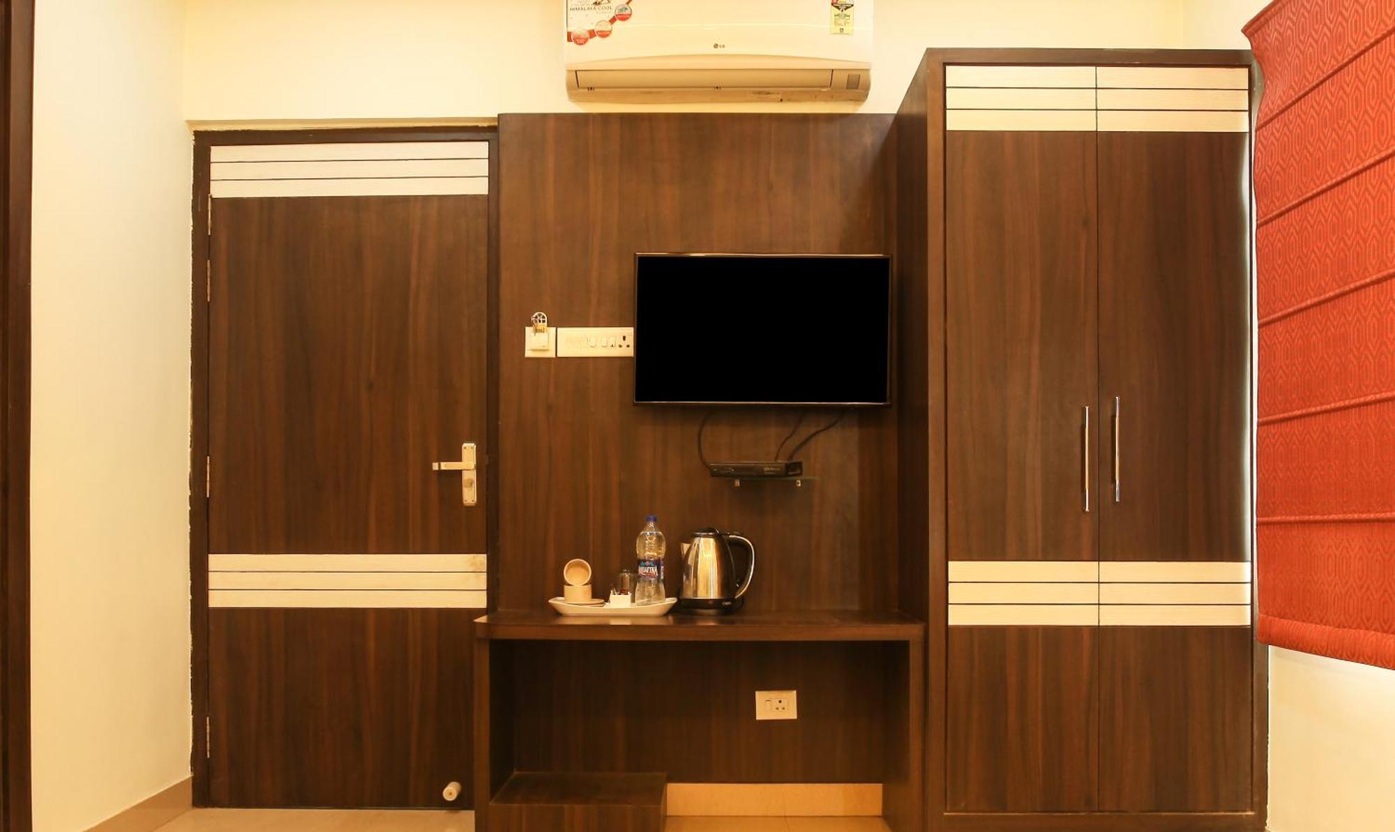 Hotel Janki International 3 Km From Kashi Vishwanath Temple Free Pickup From Railway Station Βαρανάσι Εξωτερικό φωτογραφία