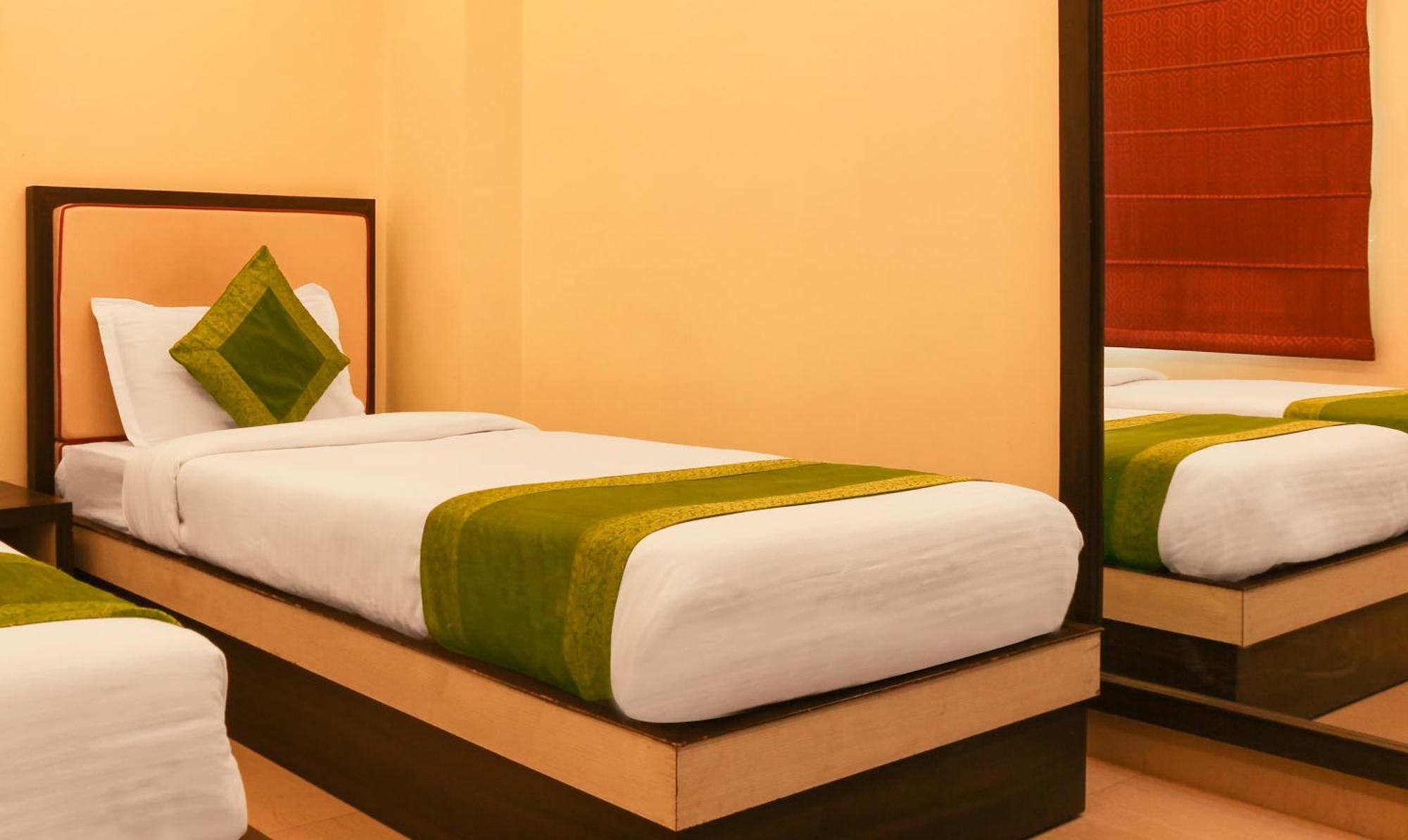 Hotel Janki International 3 Km From Kashi Vishwanath Temple Free Pickup From Railway Station Βαρανάσι Εξωτερικό φωτογραφία
