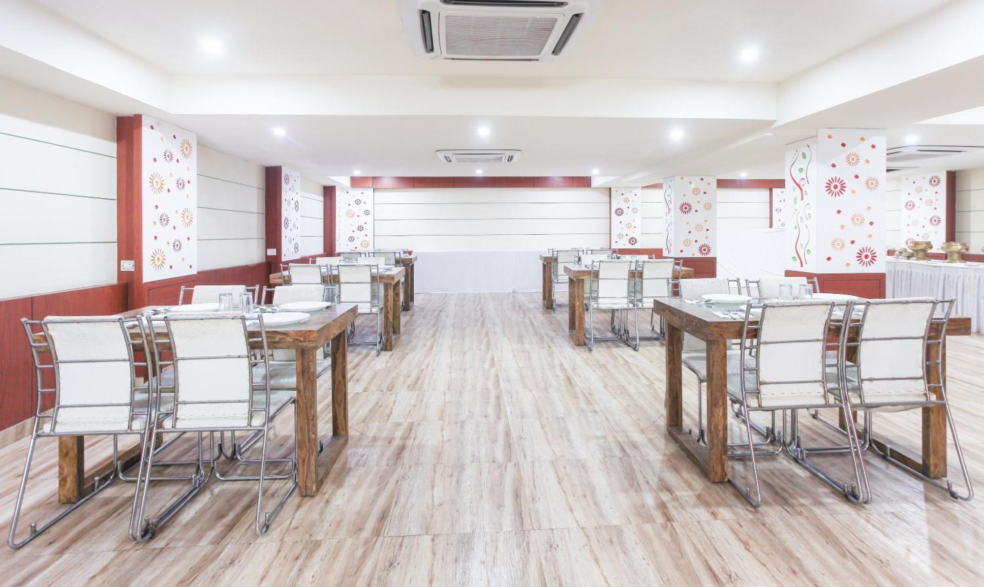 Hotel Janki International 3 Km From Kashi Vishwanath Temple Free Pickup From Railway Station Βαρανάσι Εξωτερικό φωτογραφία